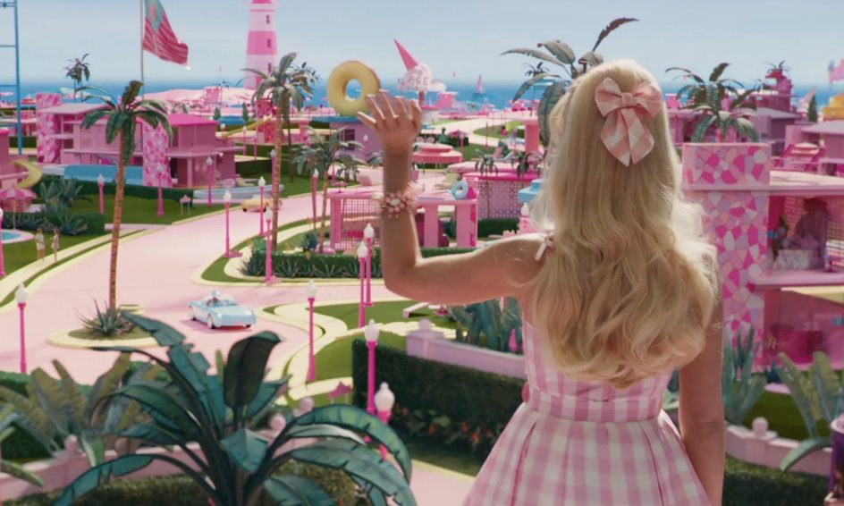 Barbie Movie, Barbie Waving Hand to Barbie World